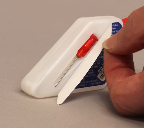 Load image into Gallery viewer, DeLuxe AD92  Precision Plastic Glue 25g
